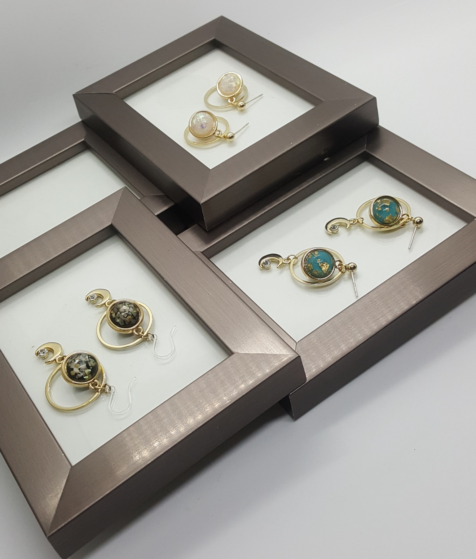 Dyna Light Space Moon Earring Color 3 kinds Luxuri