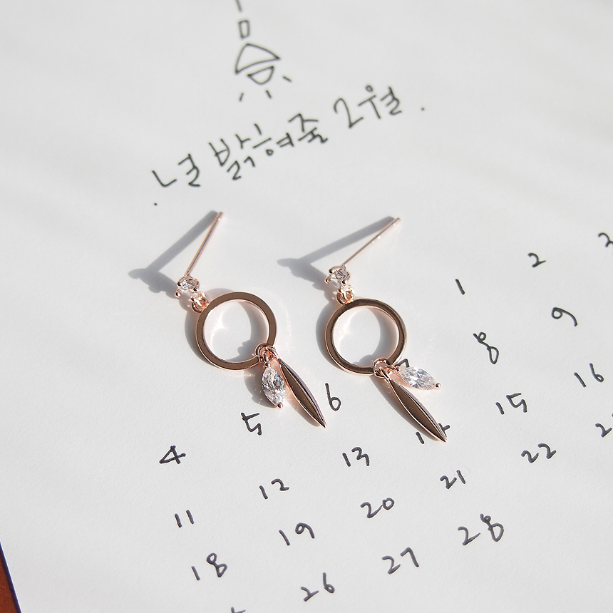 Allergy Preventive It Drop Earrings Twenties Women