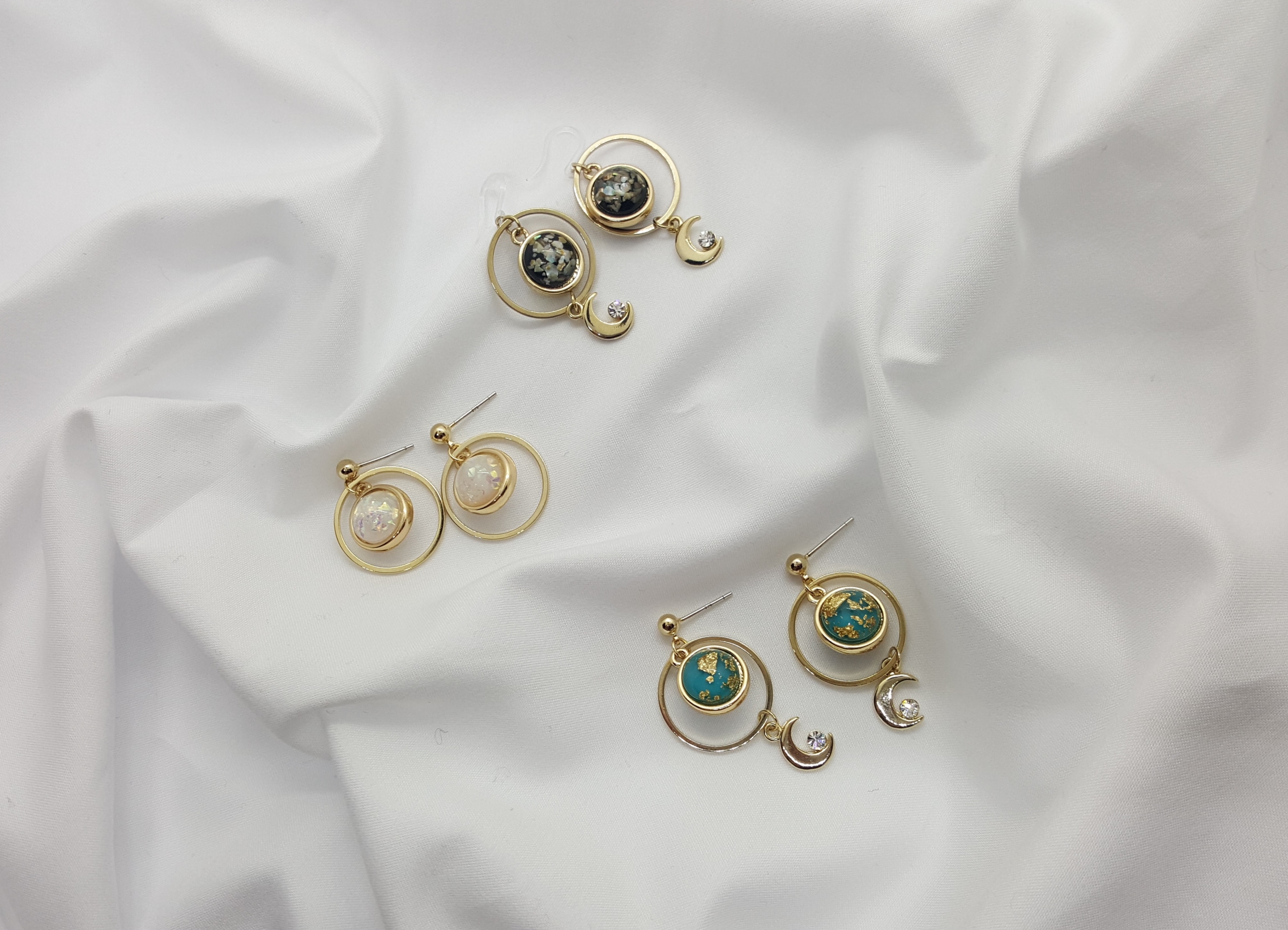 Dyna Light Space Moon Earring Color 3 kinds Luxuri