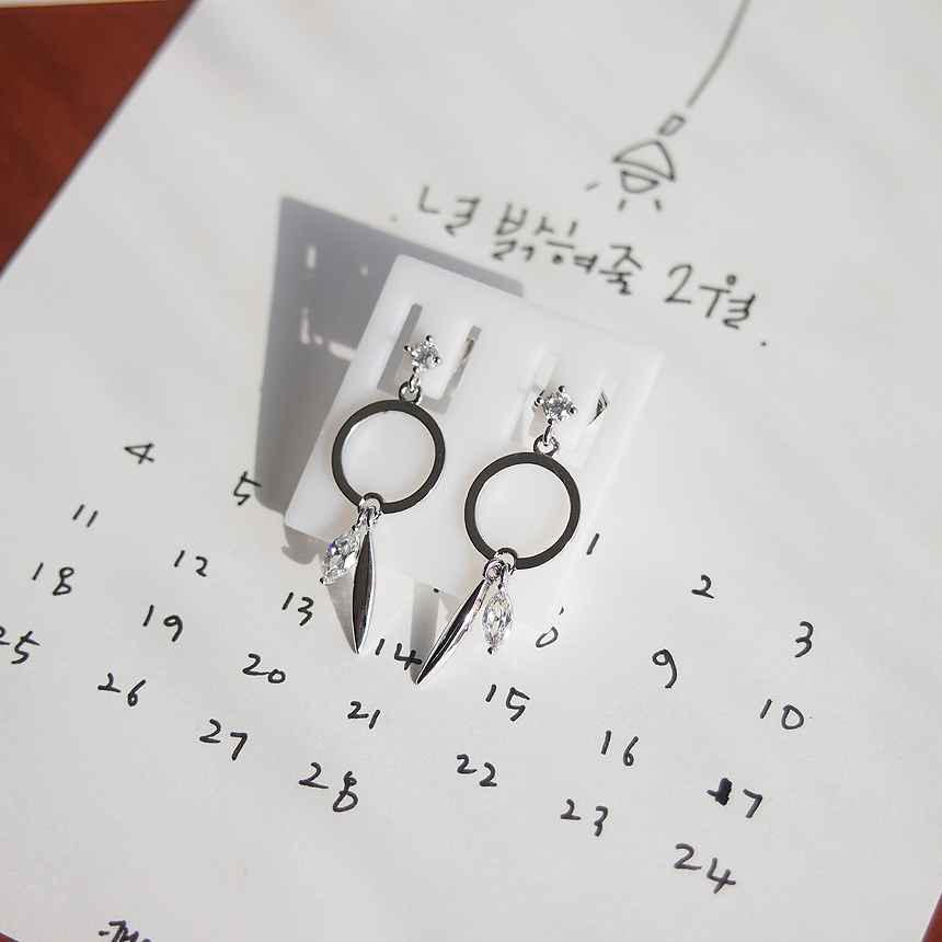 Allergy Preventive It Drop Earrings Twenties Women