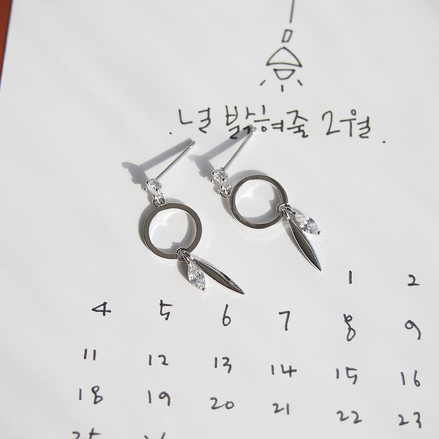 Allergy Preventive It Drop Earrings Twenties Women