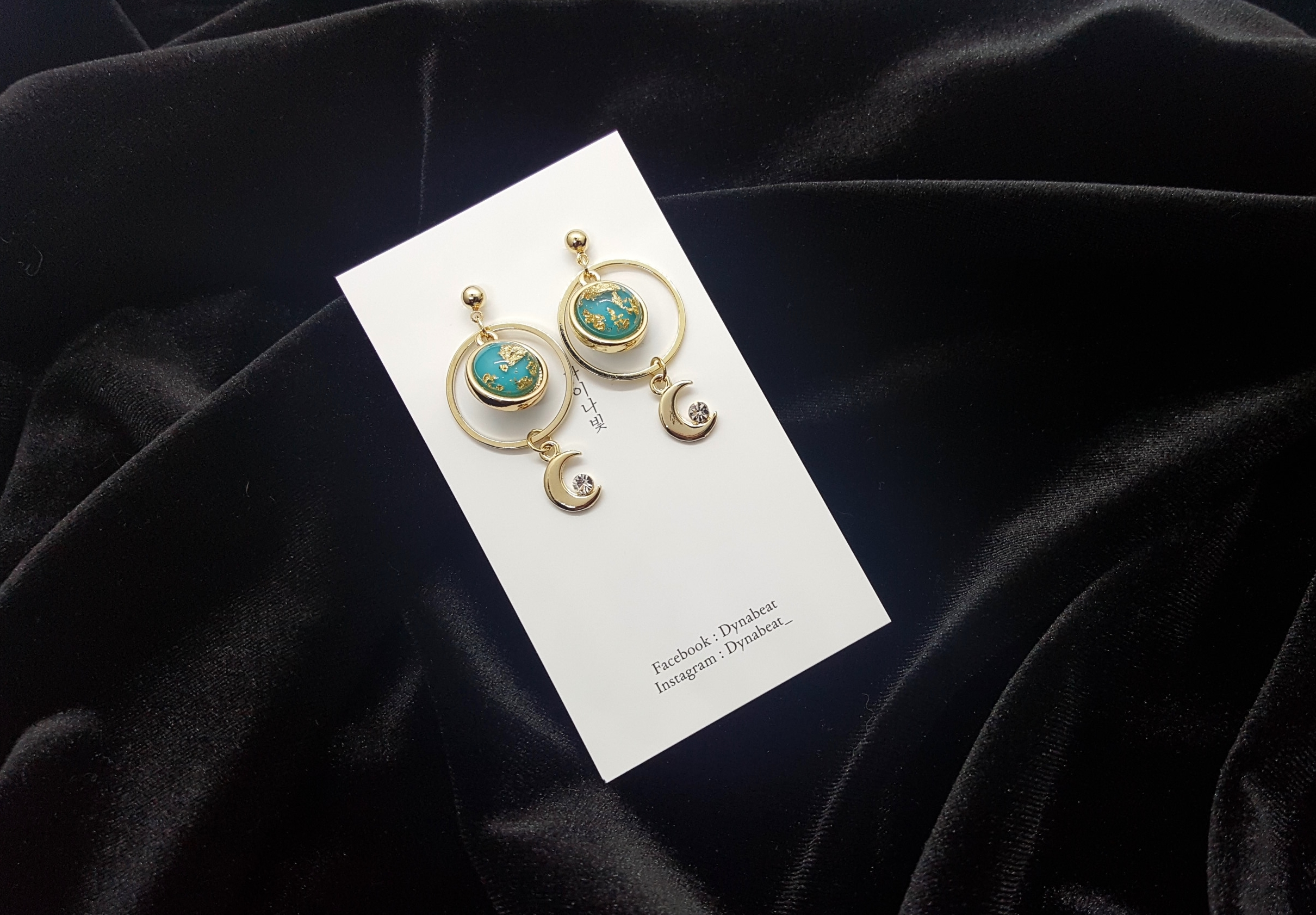 Dyna Light Space Moon Earring Color 3 kinds Luxuri