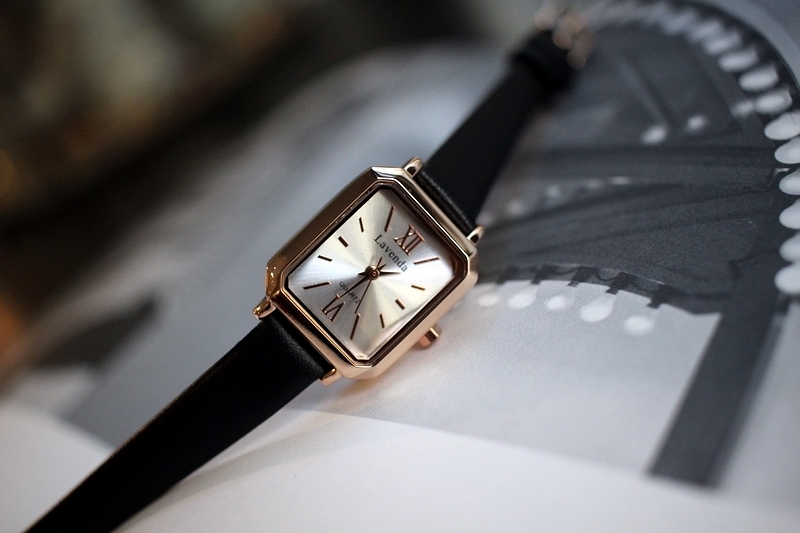 <b><p>Shine black Woman leather wrist clo 2cor</p></b><b><p>シャイン ブラック 女性 レザー 手首 時計 2色 ファッション ギフト デイリー</p></b><br /><br /><p align='center'>