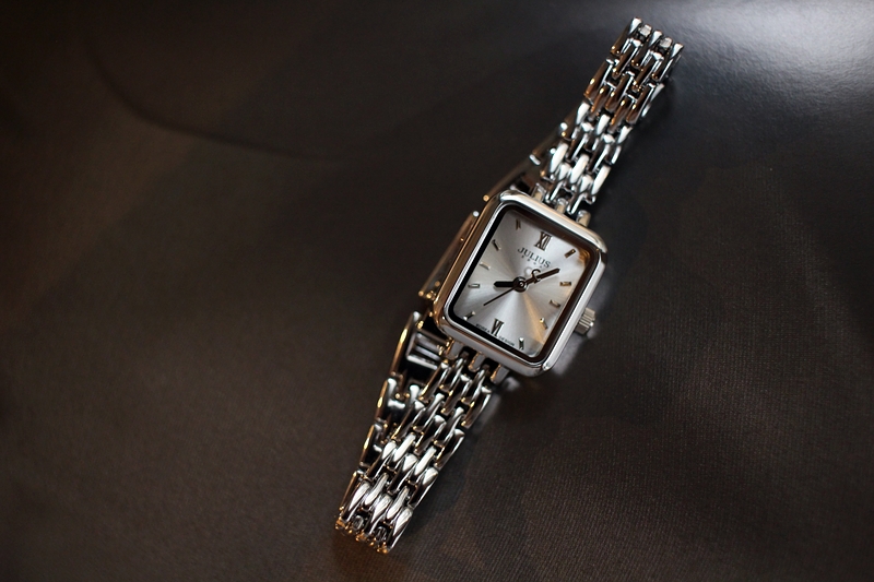 <b><p>square Classy tal feme watch Woman silver</p></b><b><p>正方形 クラス時 メタル 女性 腕時計 シルバー ファッション ギフト デイリー</p></b><br /><br /><p align='center'>