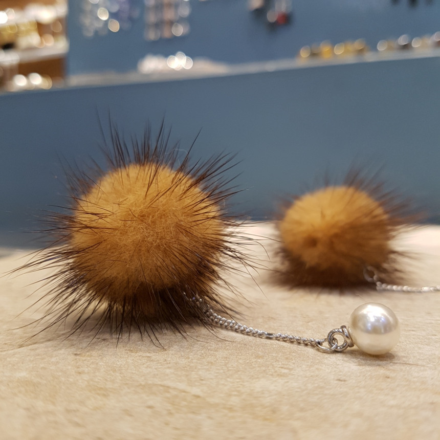 Mink drop earrings under pearl Accessories Winter 