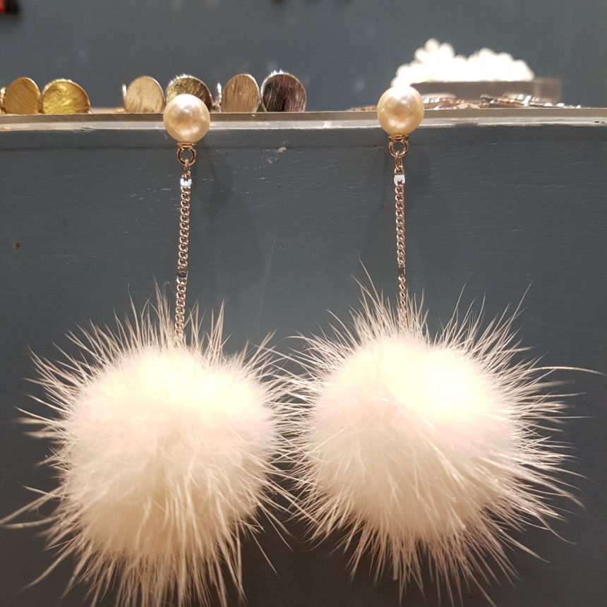 Mink drop earrings under pearl Accessories Winter 