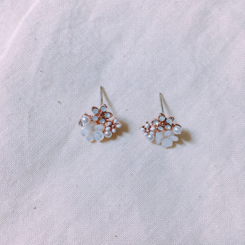 LUCJA Mother of Pearl Flower Field Earrings LKJ101