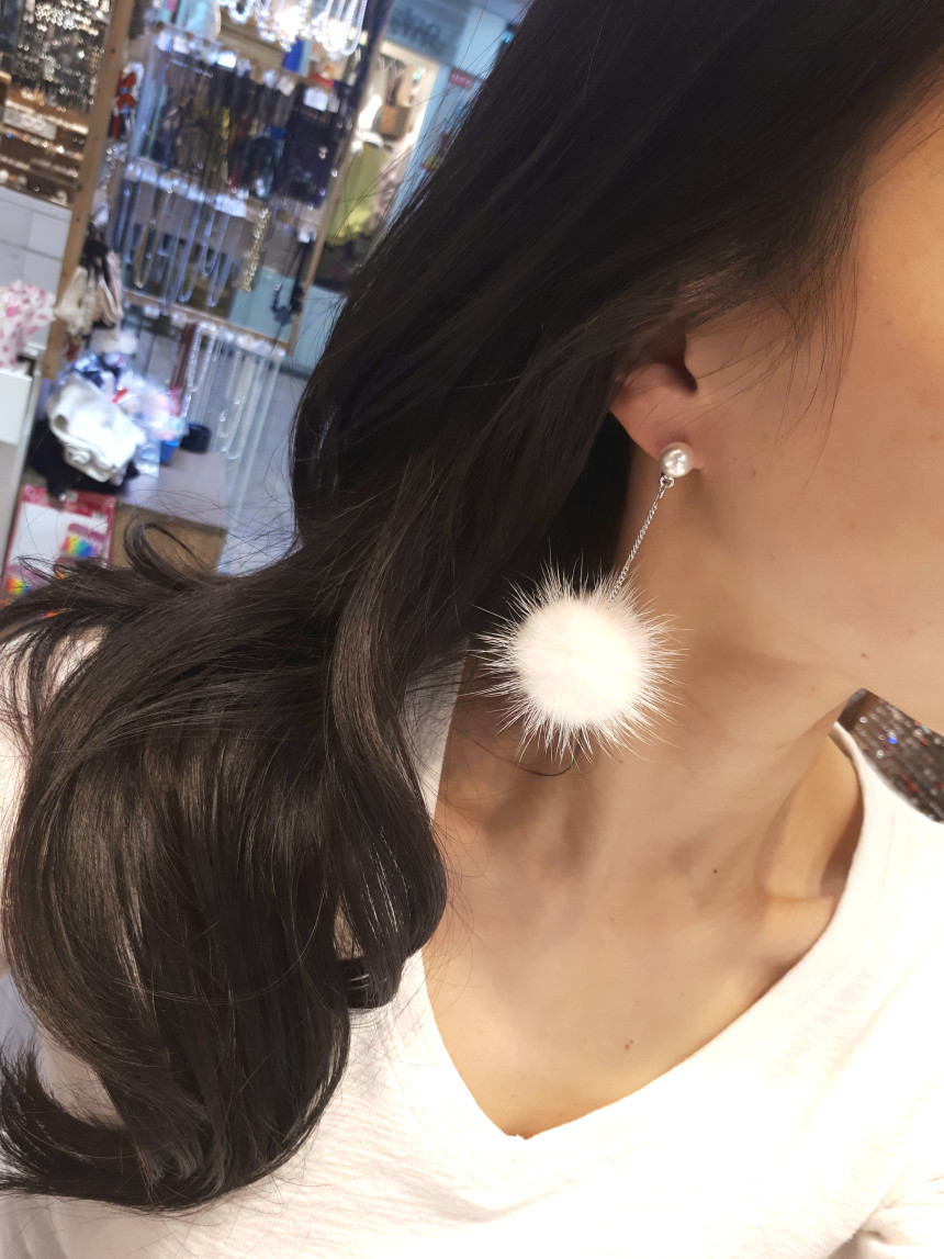 Mink drop earrings under pearl Accessories Winter 