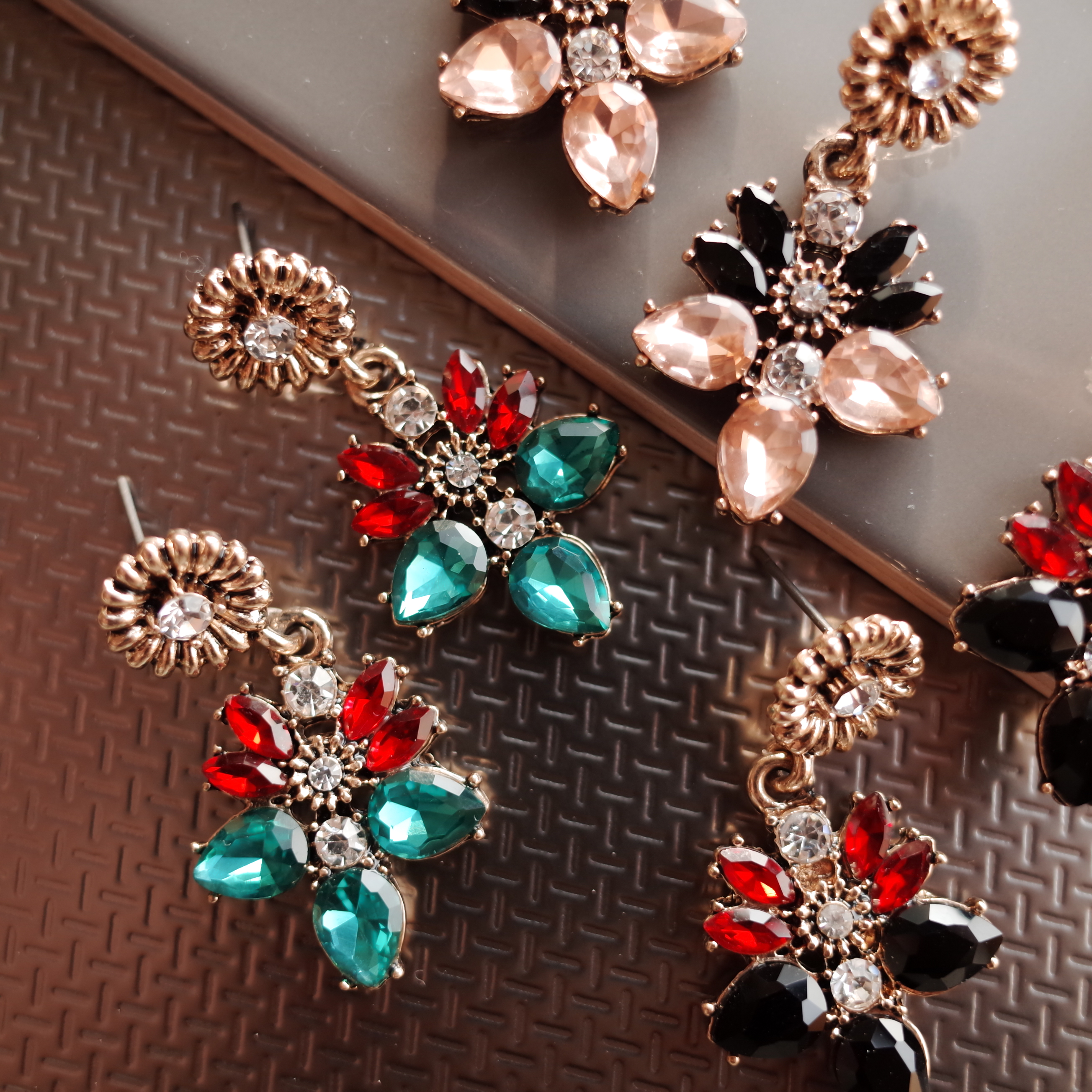 3Colors Antique Blanc Mademoiselle Color Point Ear