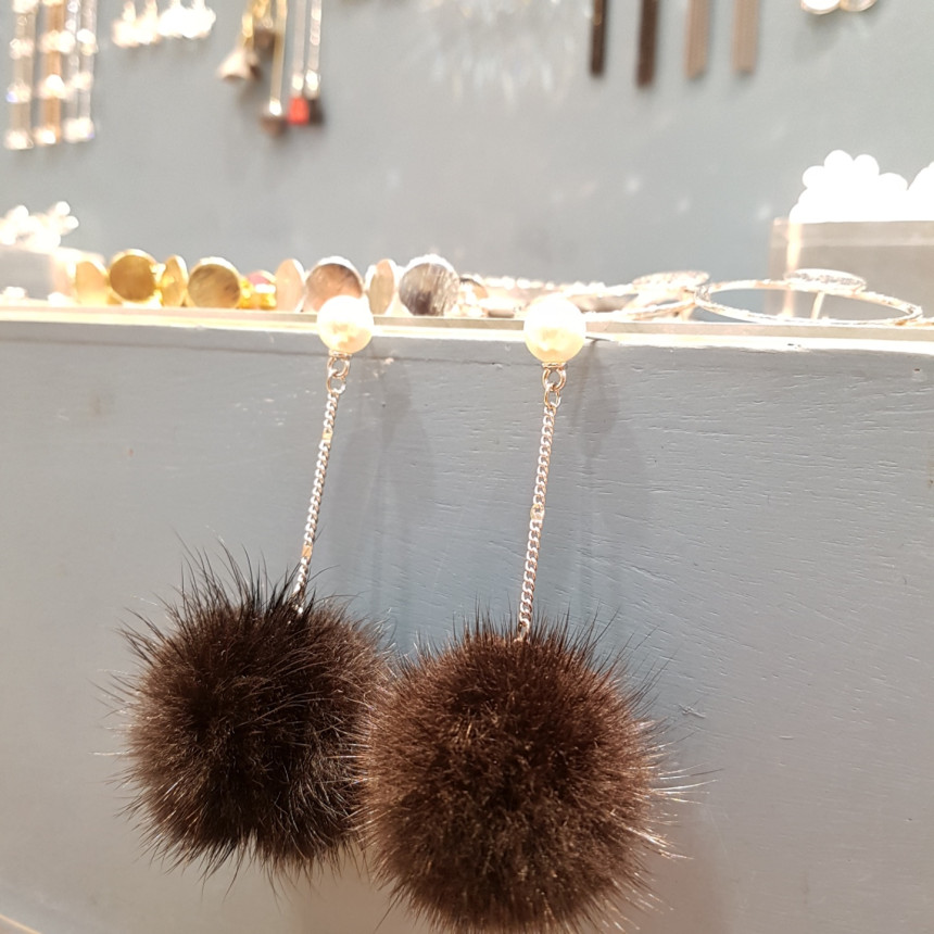 Mink drop earrings under pearl Accessories Winter 