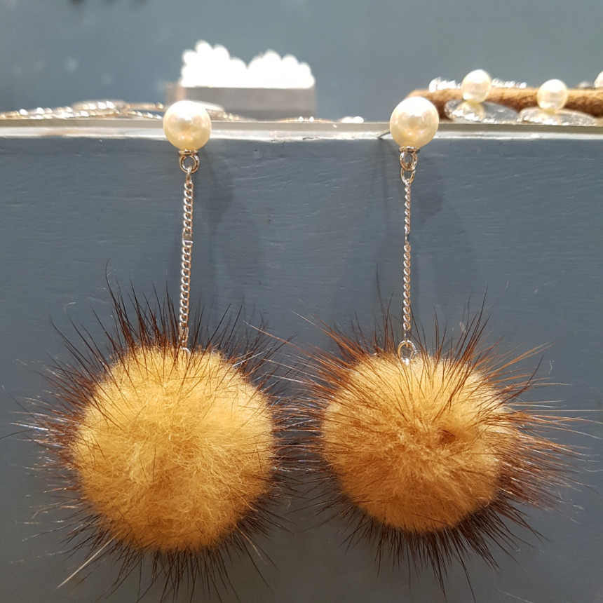 Mink drop earrings under pearl Accessories Winter 