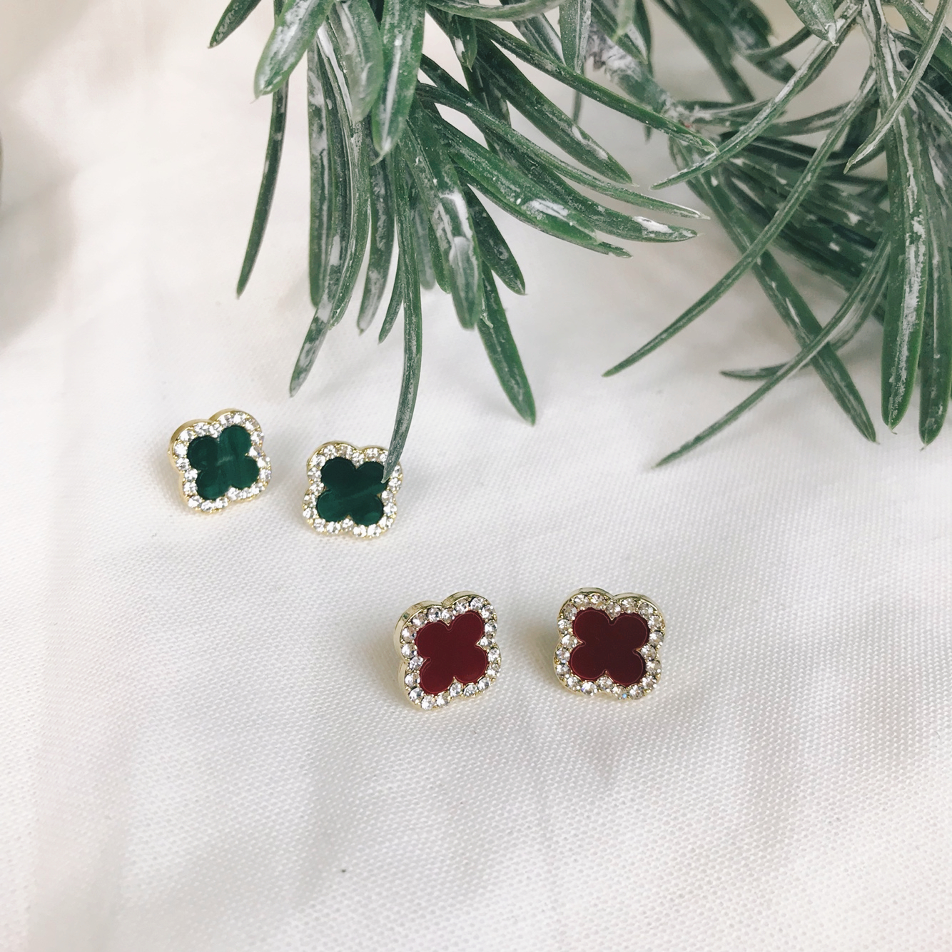 VCA1 Van Cleef Clover Bold Earrings