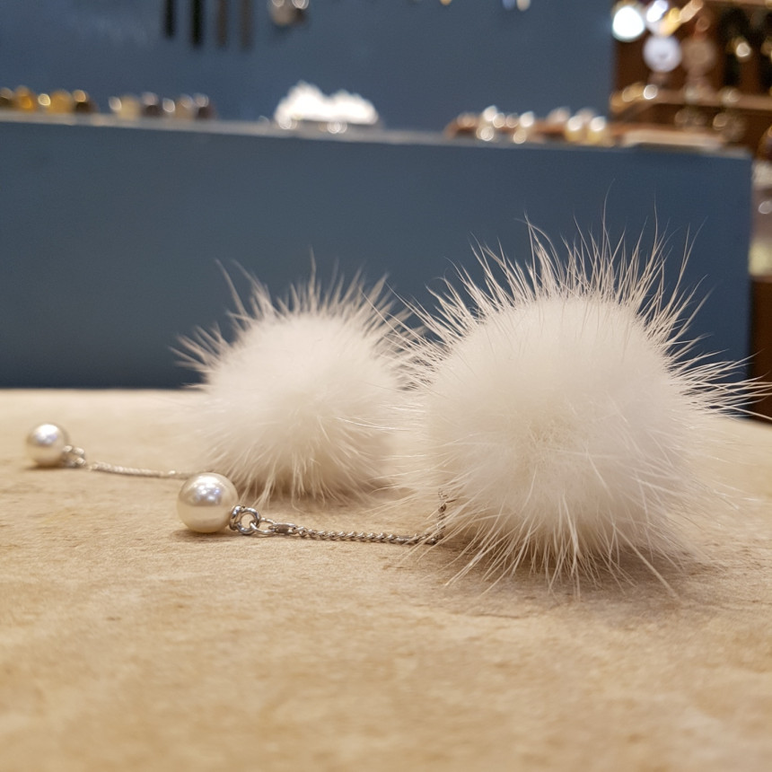 Mink drop earrings under pearl Accessories Winter 