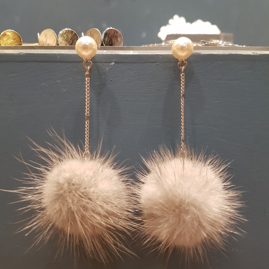 Mink drop earrings under pearl Accessories Winter 