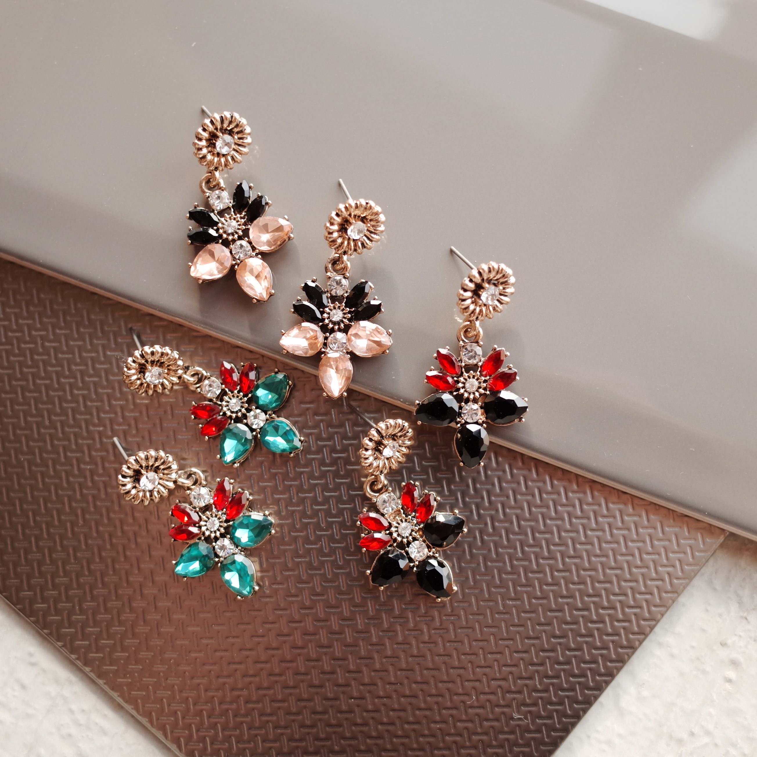 3Colors Antique Blanc Mademoiselle Color Point Ear