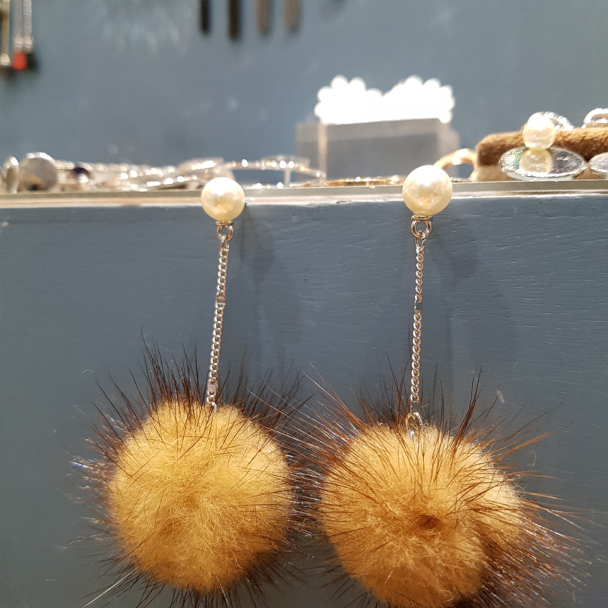 Mink drop earrings under pearl Accessories Winter 