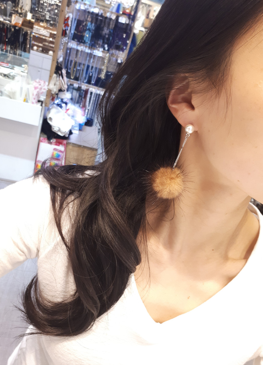 Mink drop earrings under pearl Accessories Winter 