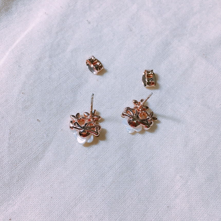 LUCJA Mother of Pearl Flower Field Earrings LKJ101