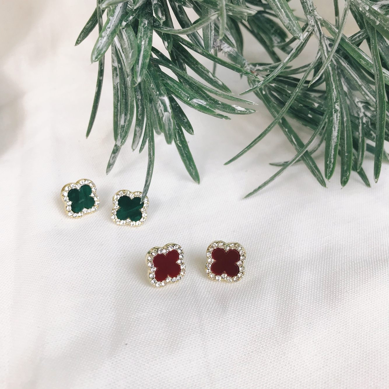 VCA1 Van Cleef Clover Bold Earrings