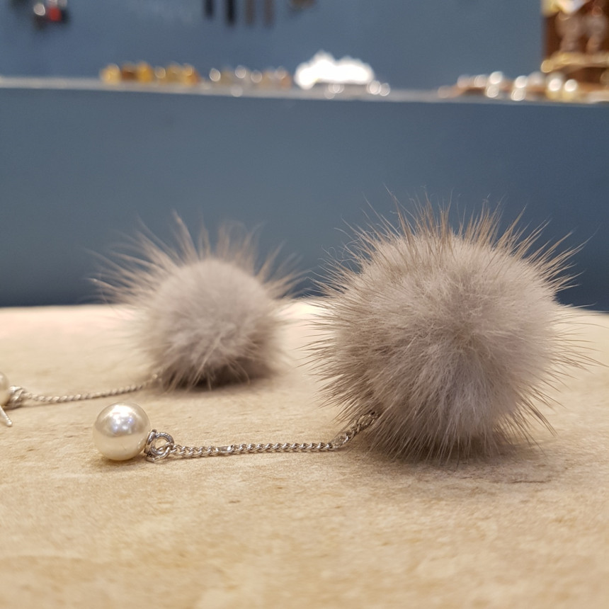 Mink drop earrings under pearl Accessories Winter 