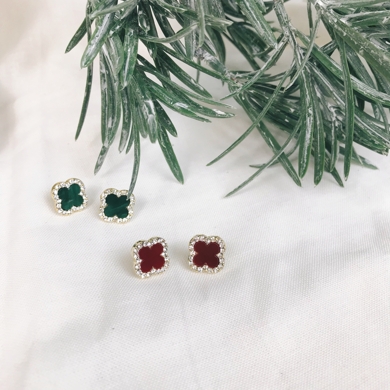 VCA1 Van Cleef Clover Bold Earrings