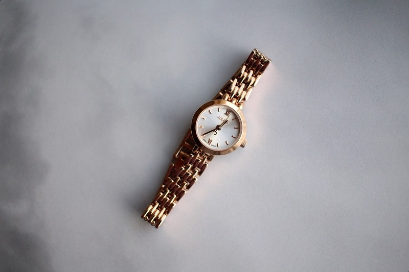 <b><p>square Classy tal feme watch Woman silver</p></b><b><p>正方形 クラス時 メタル 女性 腕時計 シルバー ファッション ギフト デイリー</p></b><br /><br /><p align='center'>