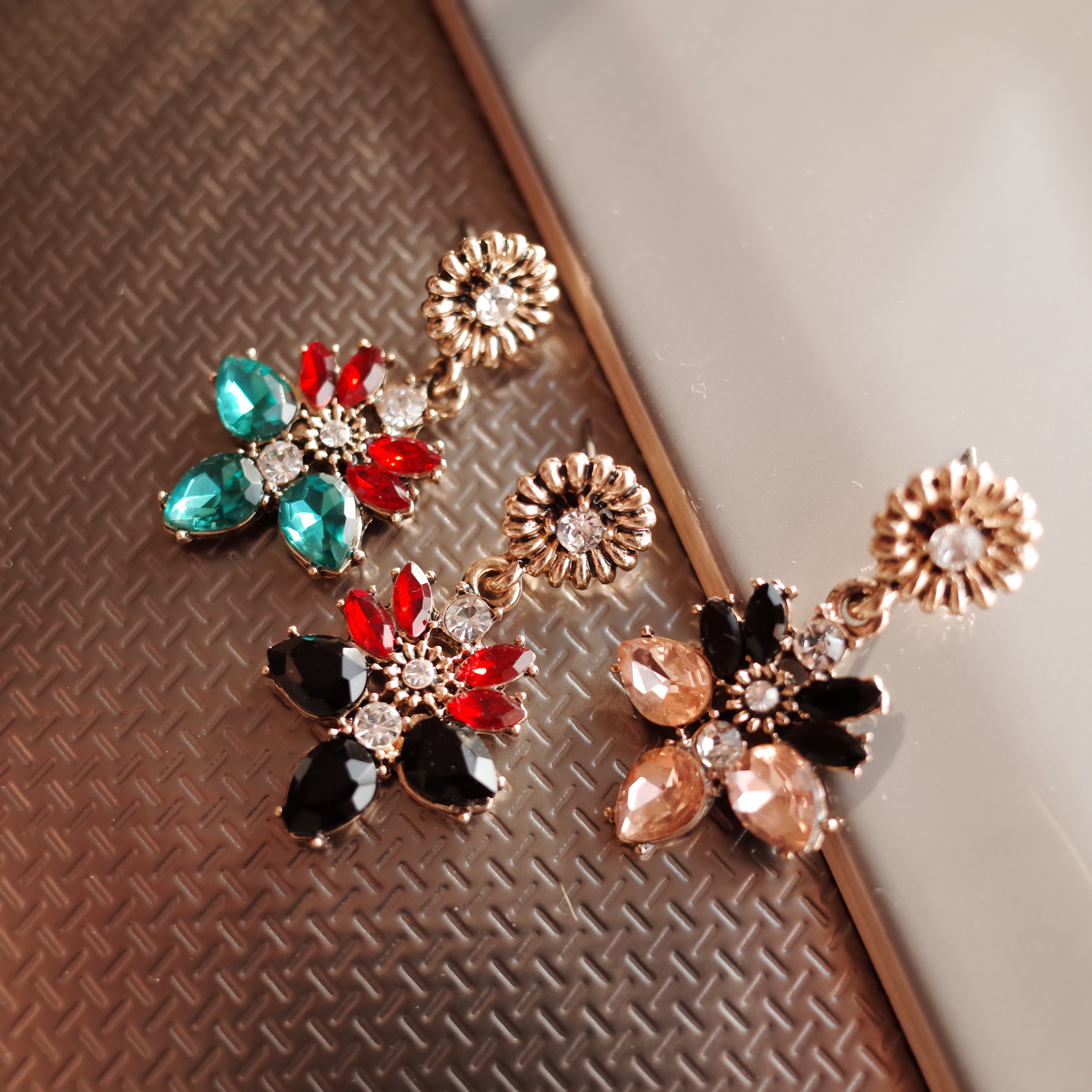 3Colors Antique Blanc Mademoiselle Color Point Ear