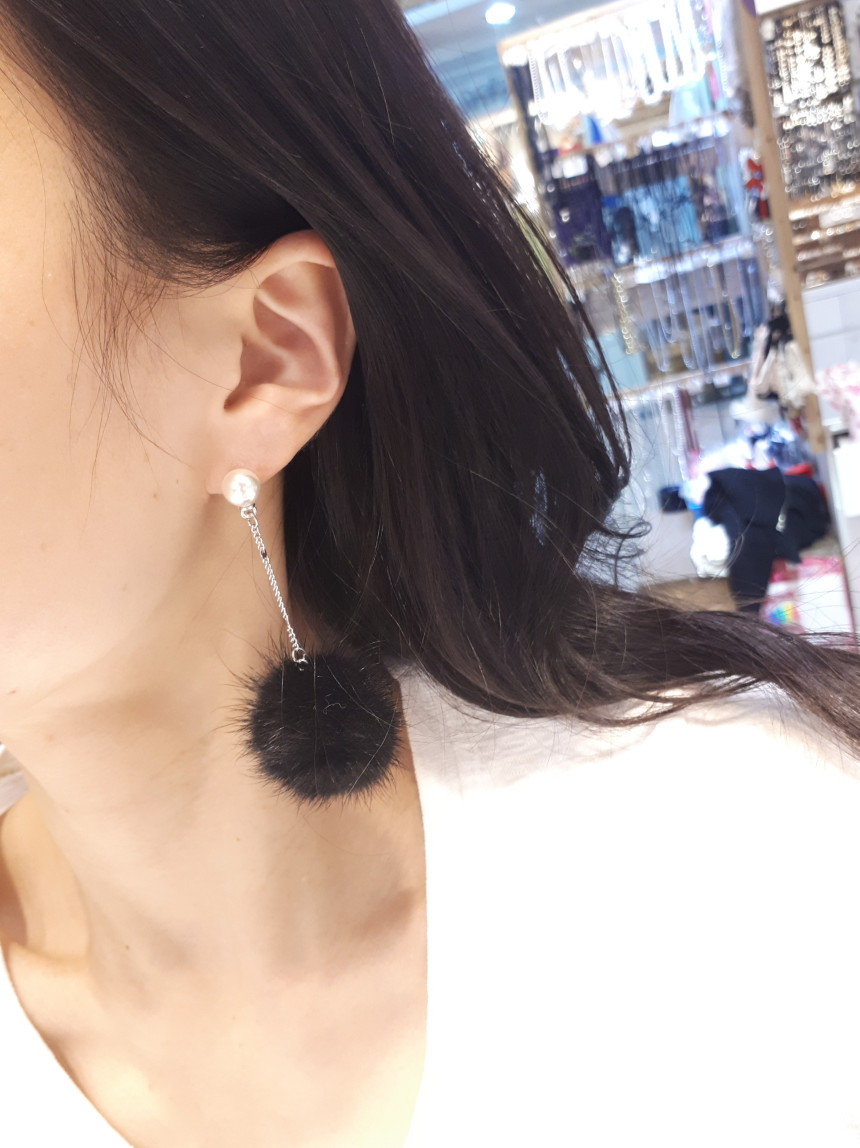 Mink drop earrings under pearl Accessories Winter 