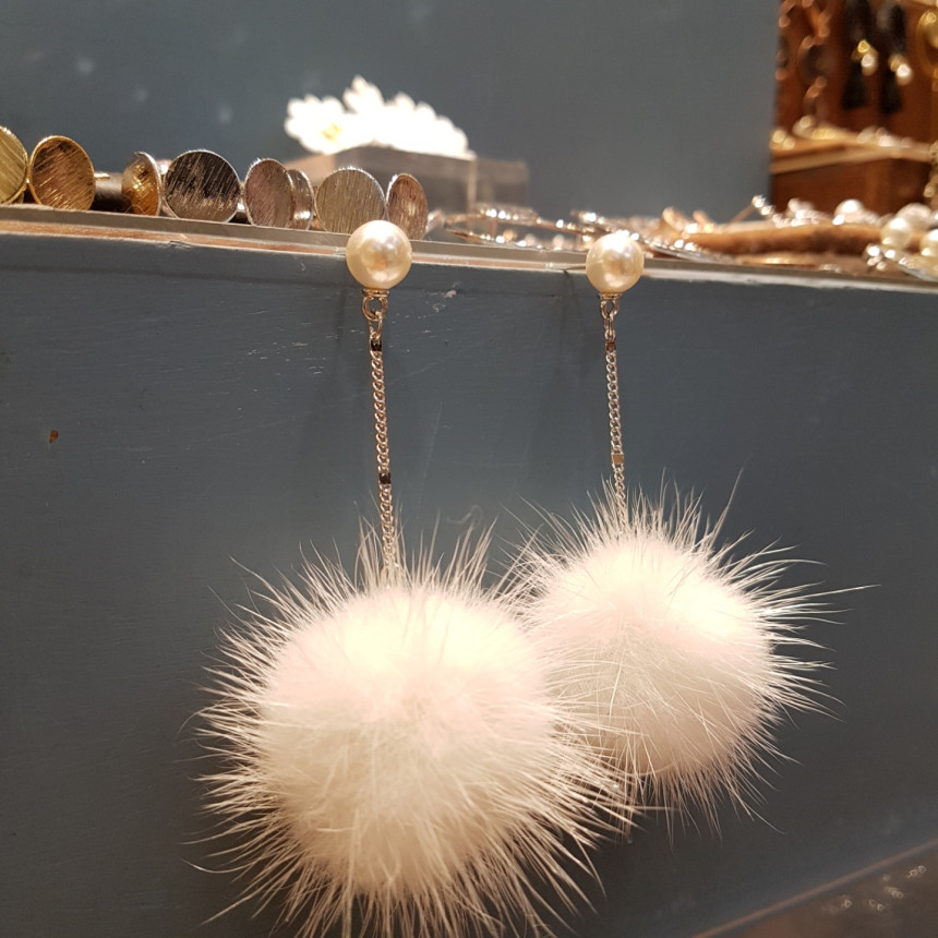 Mink drop earrings under pearl Accessories Winter 