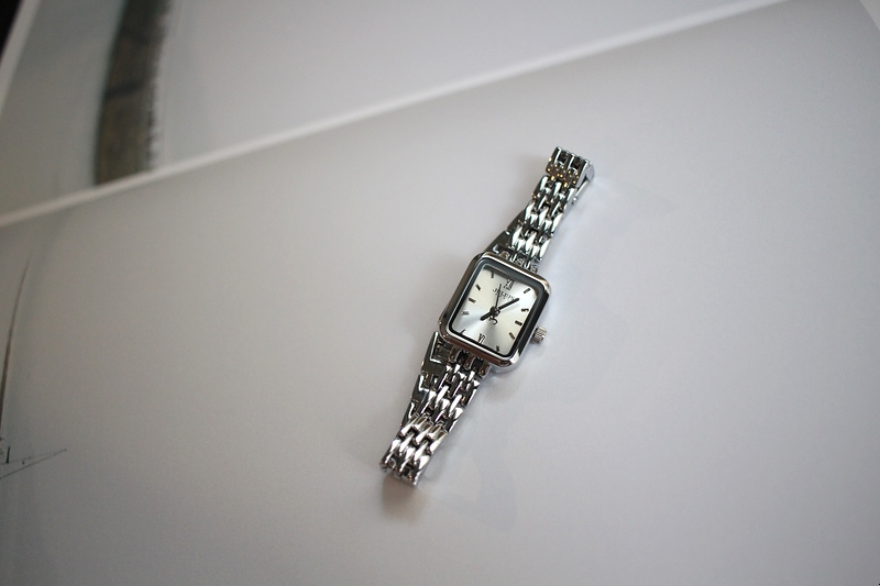 <b><p>square Classy tal feme watch Woman silver</p></b><b><p>正方形 クラス時 メタル 女性 腕時計 シルバー ファッション ギフト デイリー</p></b><br /><br /><p align='center'>