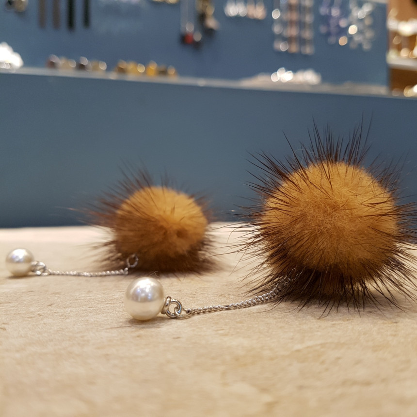 Mink drop earrings under pearl Accessories Winter 