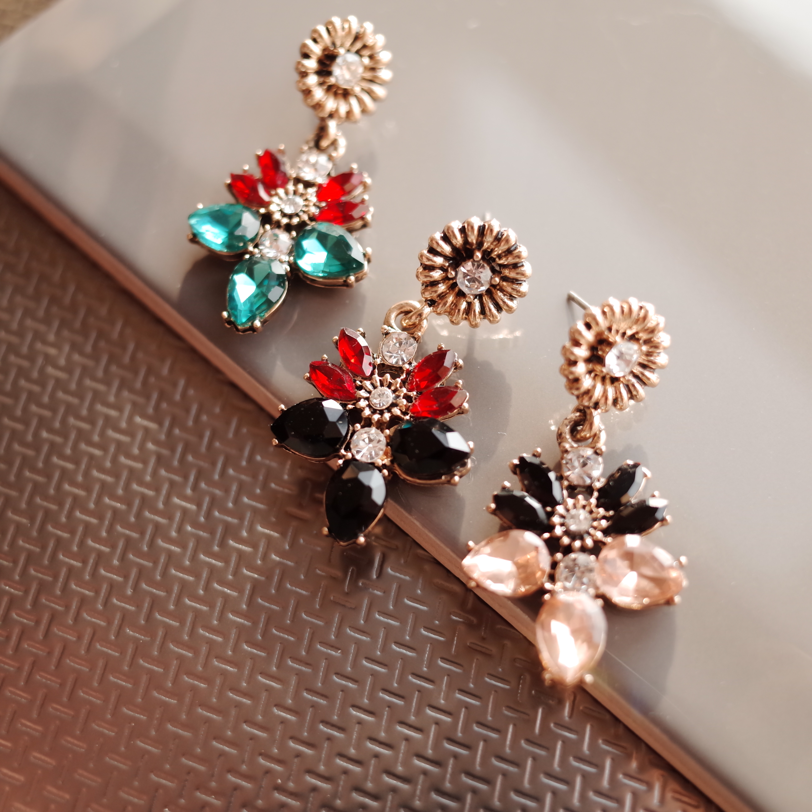 3Colors Antique Blanc Mademoiselle Color Point Ear