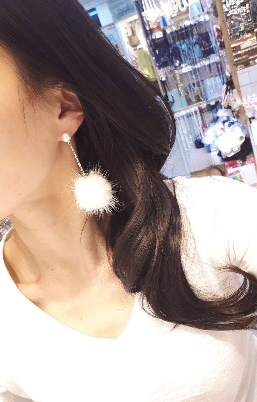 Mink drop earrings under pearl Accessories Winter 