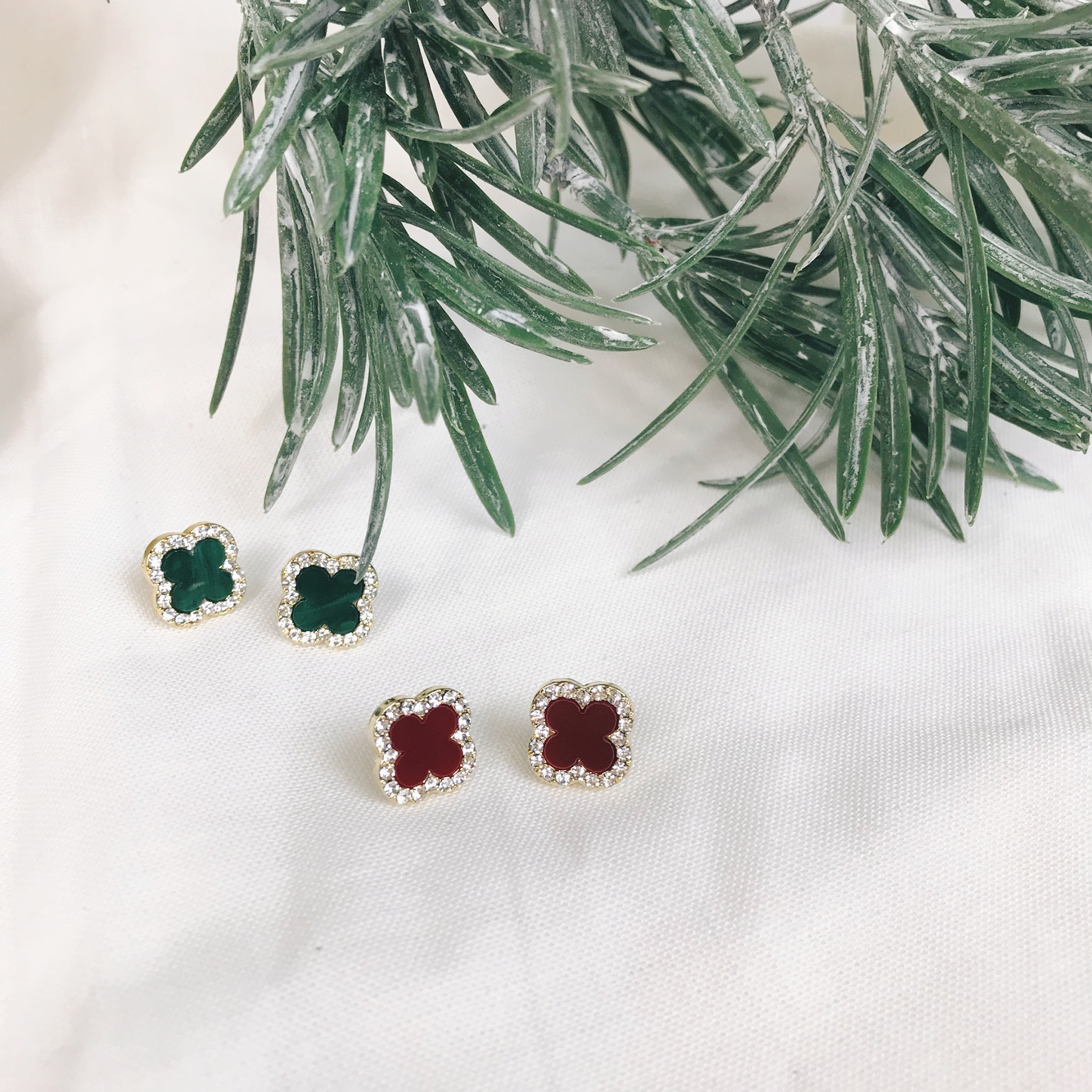 VCA1 Van Cleef Clover Bold Earrings