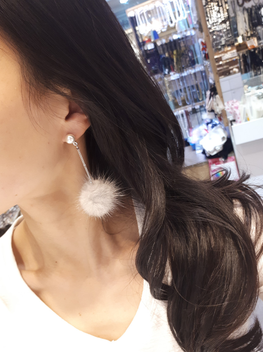 Mink drop earrings under pearl Accessories Winter 