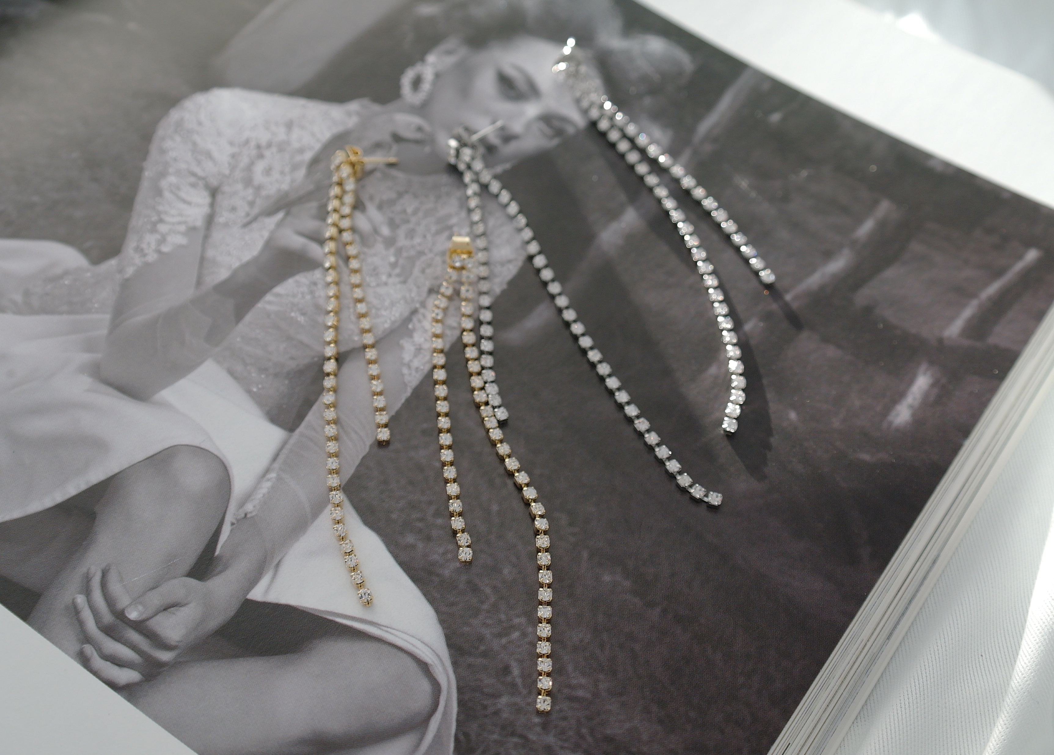 Simple Cubic Jalan Long Drop Earrings Classic Look