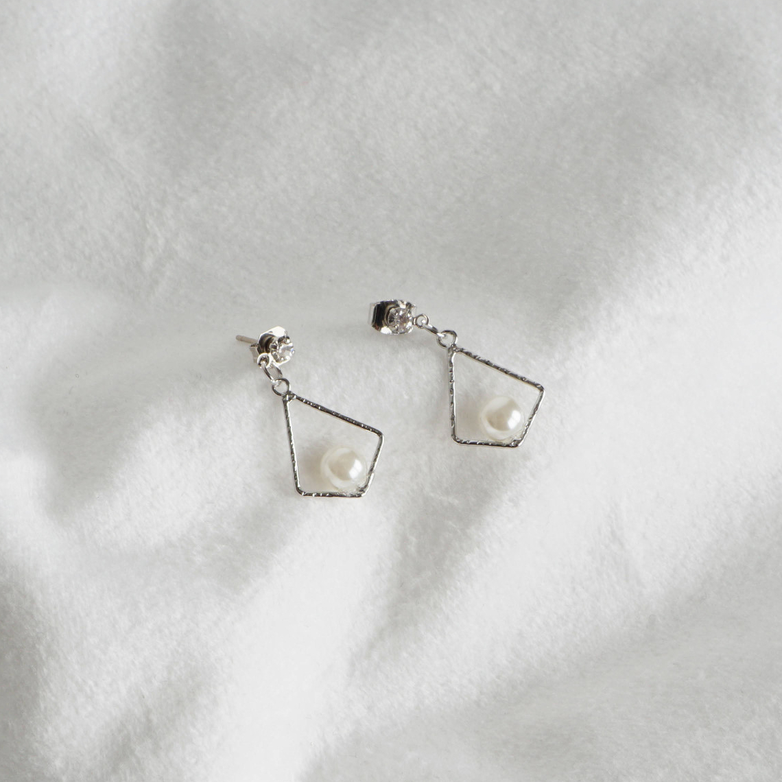 Simple earrings 10 species 5,000 won Women's gi