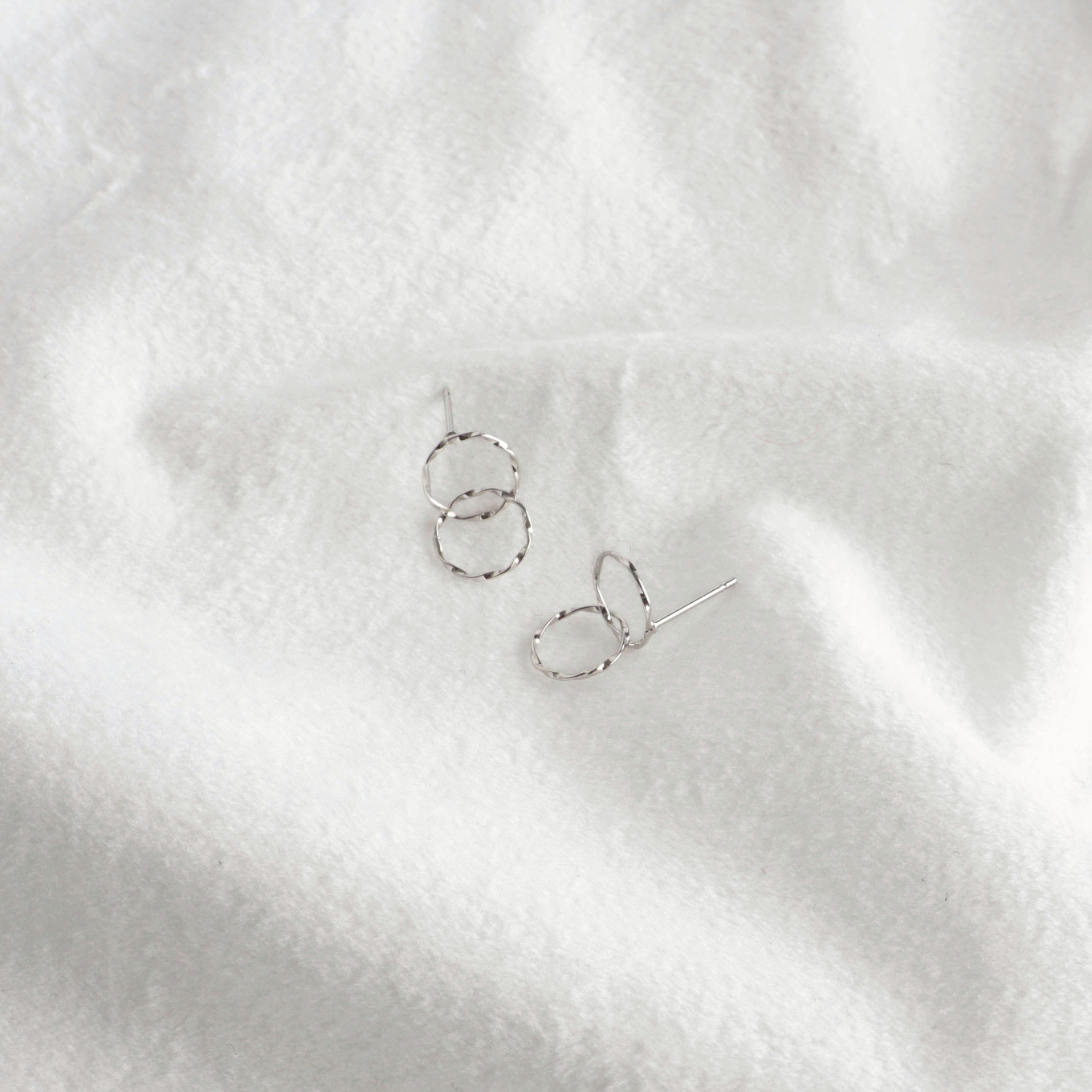 Simple earrings 10 species 3,000 yen Women's Da