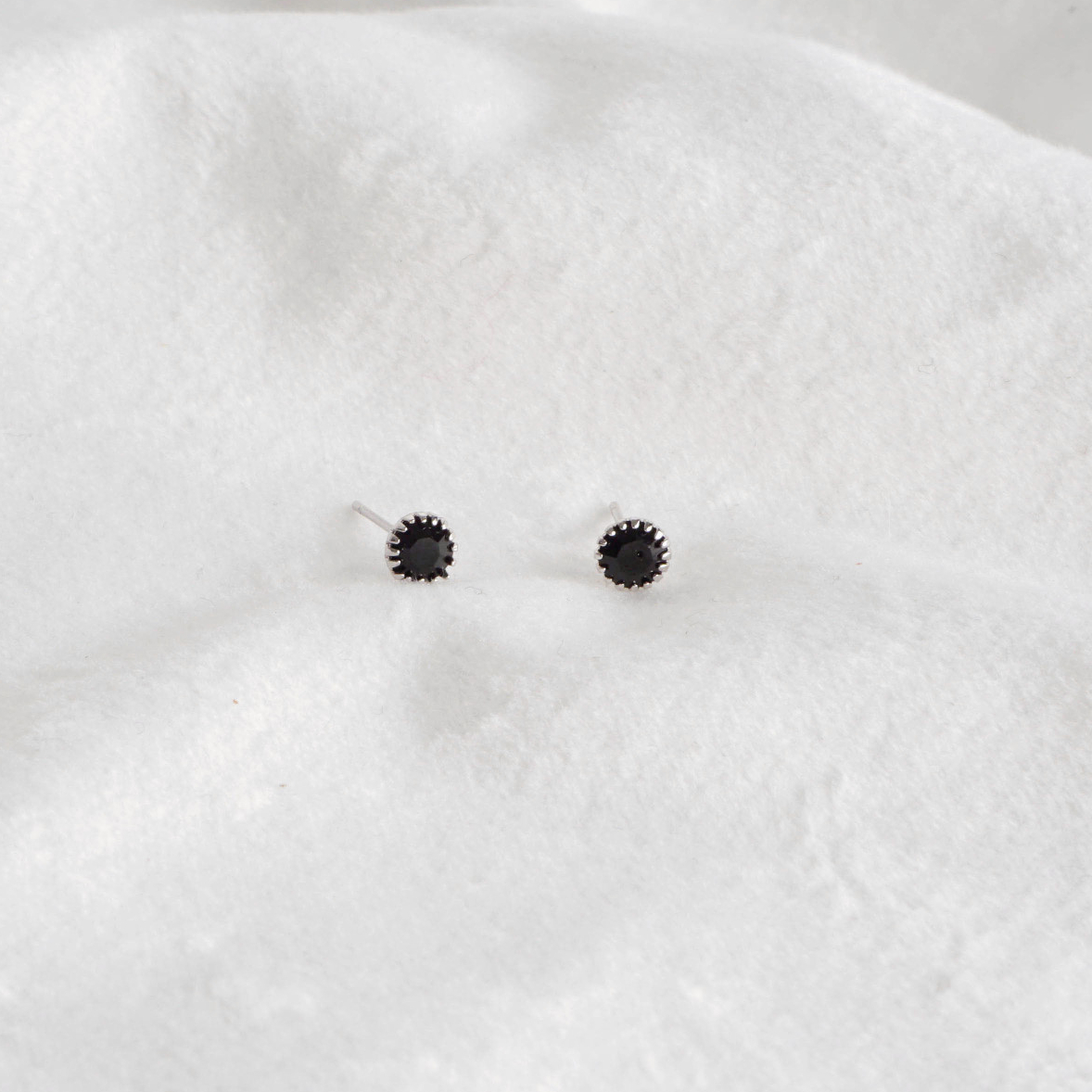 Simple earrings 10 species 3,000 yen Women's Da