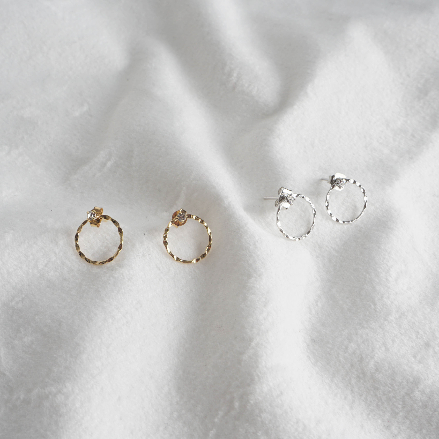Simple earrings 10 species 3,000 yen Women's Da