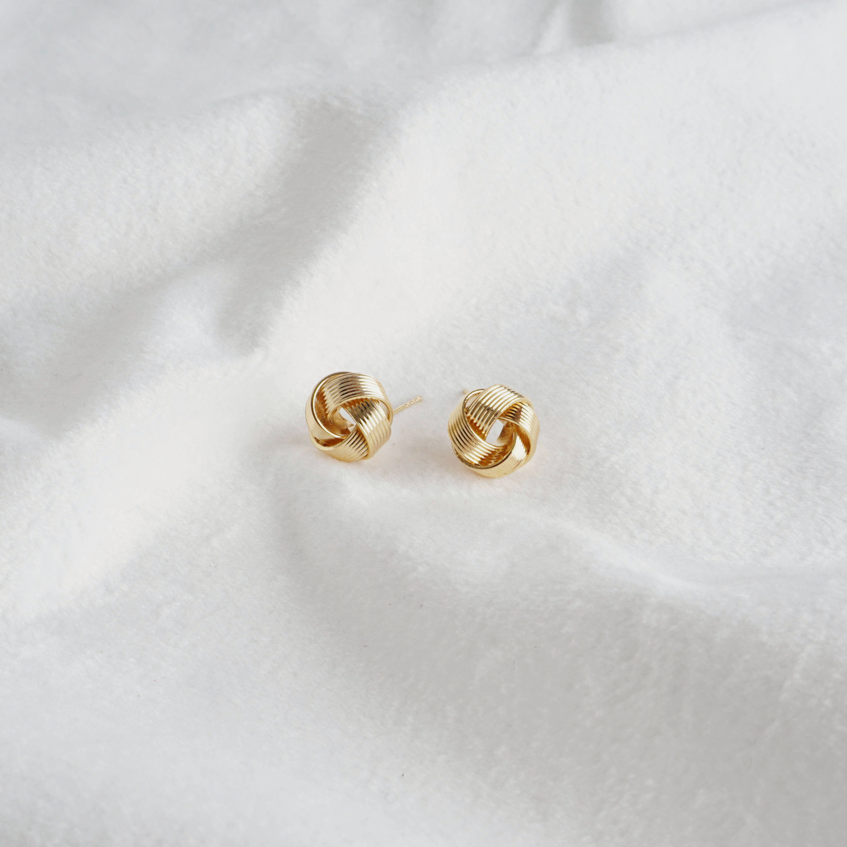 Simple earrings 10 species 3,000 yen Women's Da