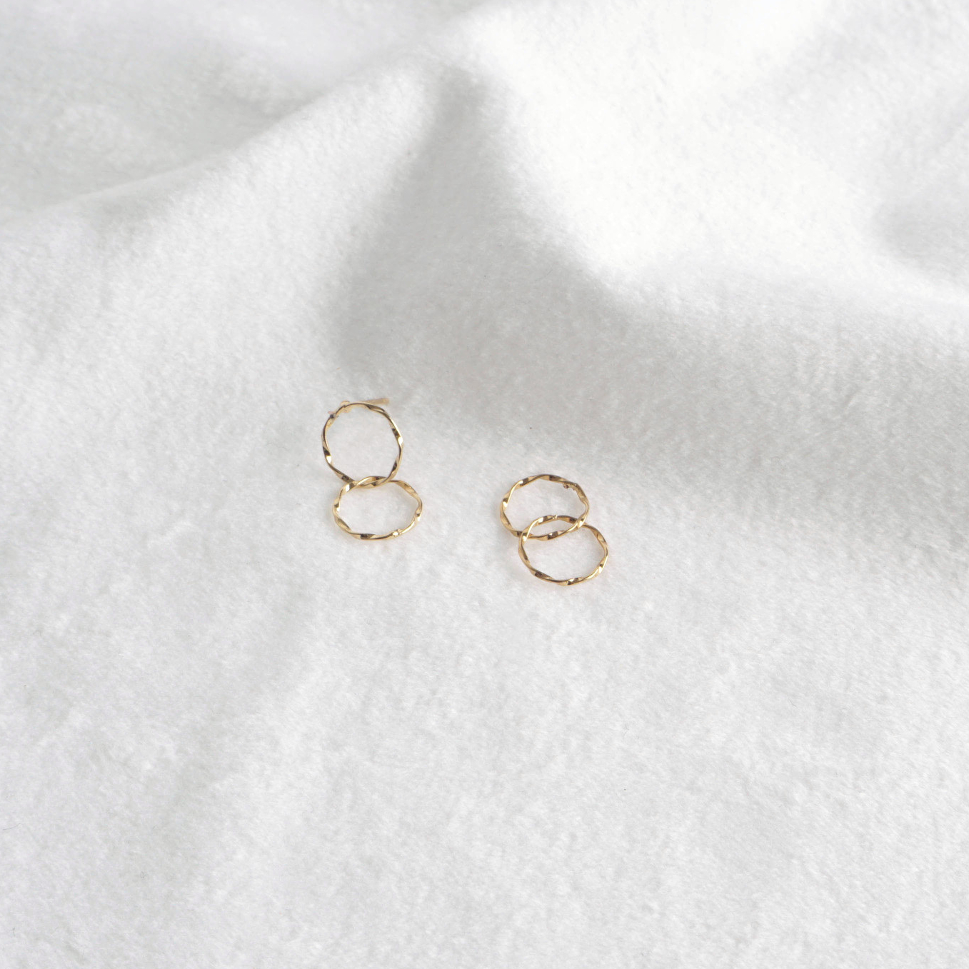 Simple earrings 10 species 3,000 yen Women's Da