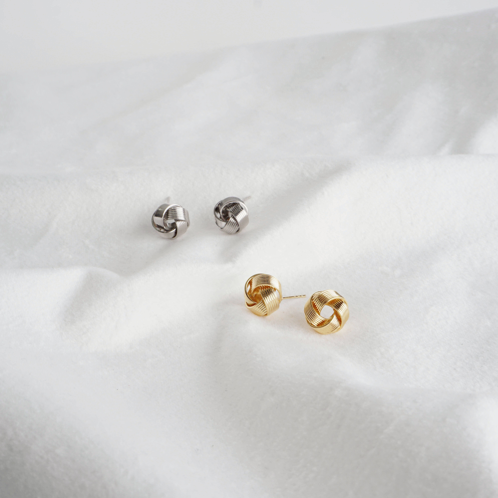 Simple earrings 10 species 3,000 yen Women's Da