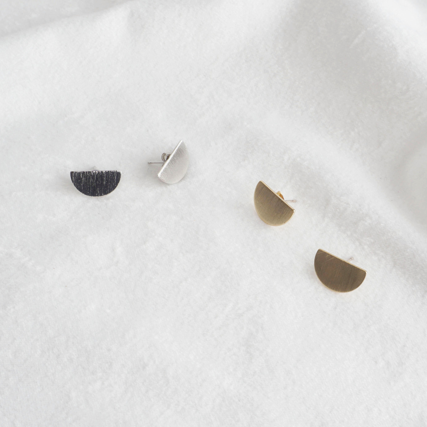 Simple earrings 10 species 3,000 yen Women's Da