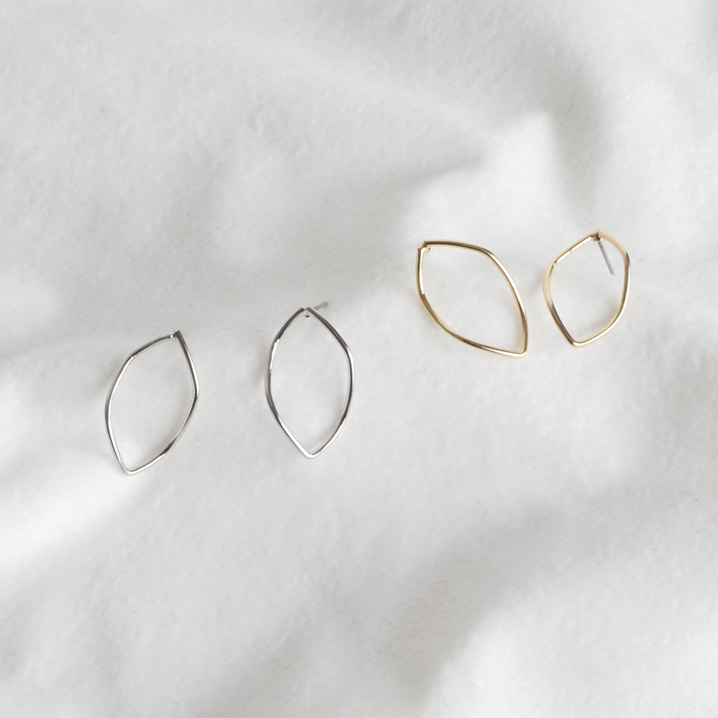 Simple earrings 10 species 3,000 yen Women's Da