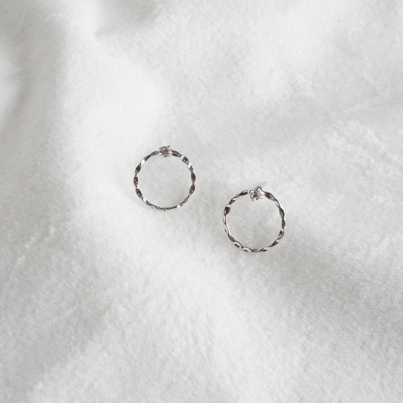 Simple earrings 10 species 3,000 yen Women's Da