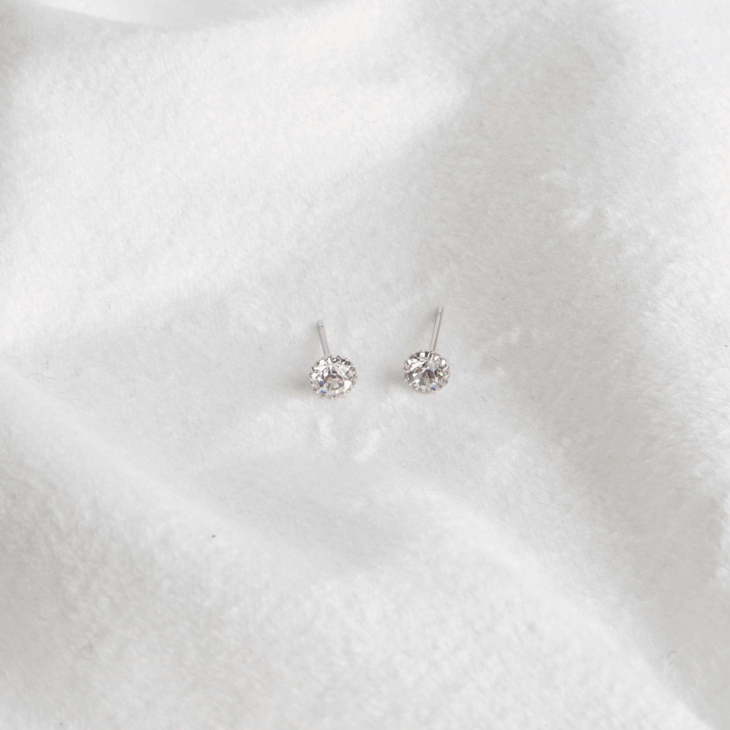 Simple earrings 10 species 3,000 yen Women's Da
