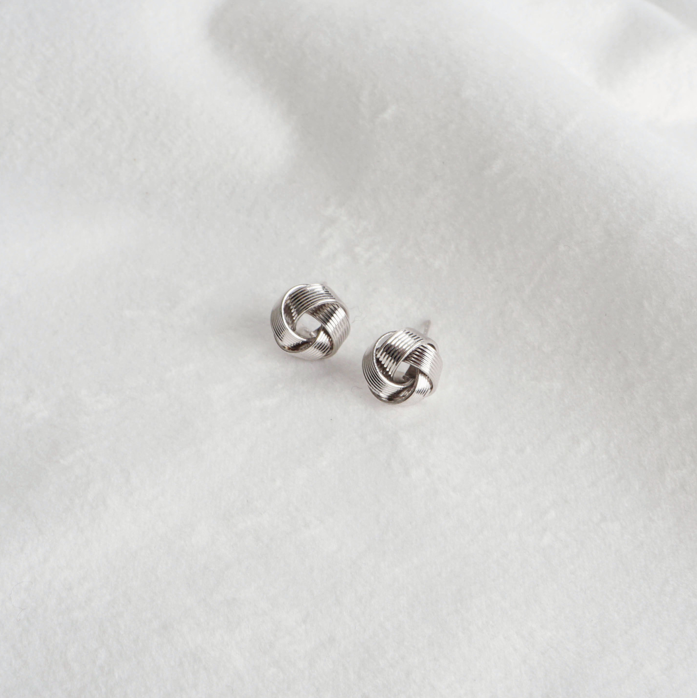 Simple earrings 10 species 3,000 yen Women's Da