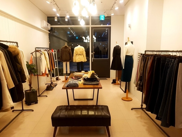 <b><p>Modern Pine rg ears daily Otti Dyke style</p></b><b><p>モダン ファインリングイヤリング デイリー おおティーディルク スタイル ヒプハ</p></b><br /><br /><p align='center'>