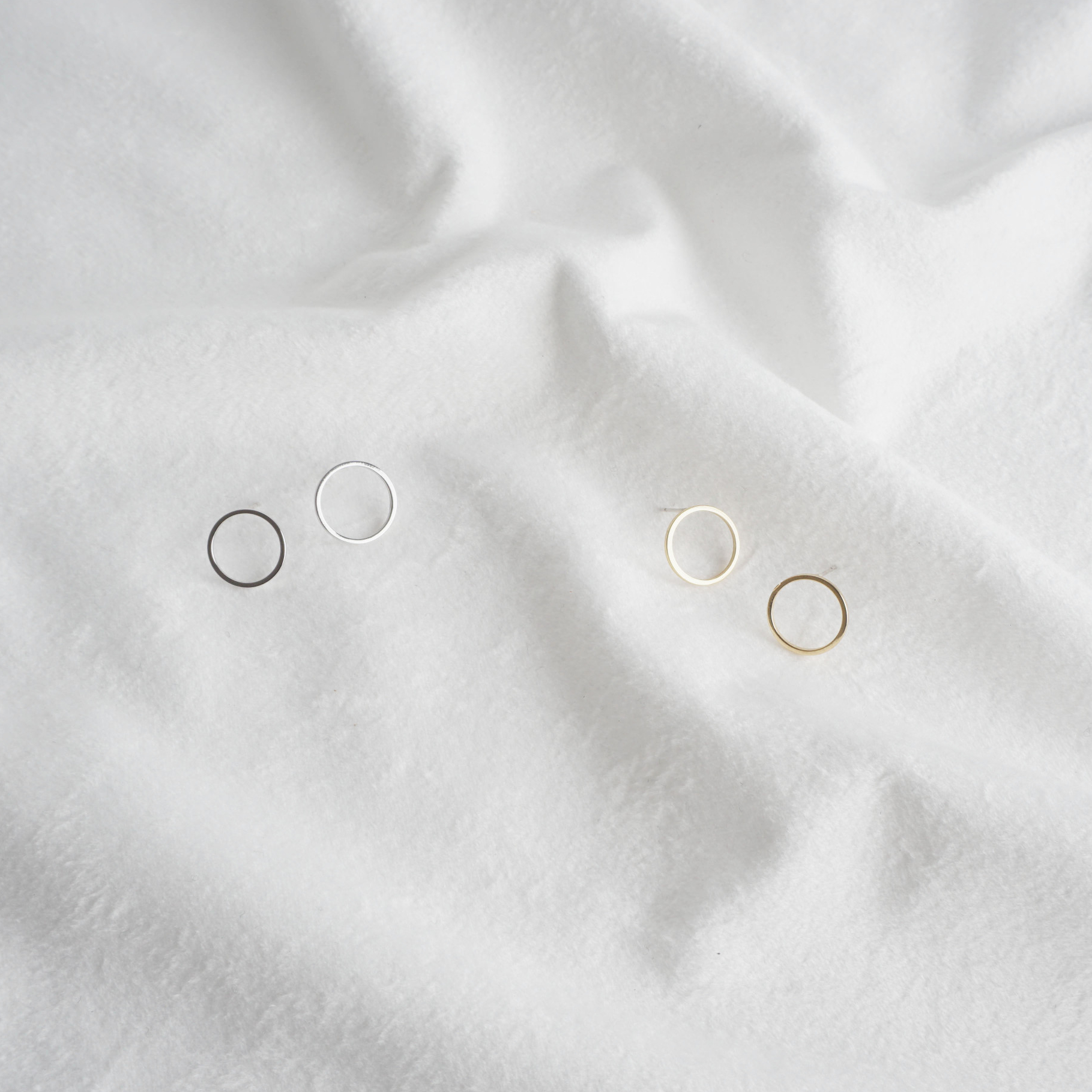 Simple earrings 10 species 3,000 yen Women's Da